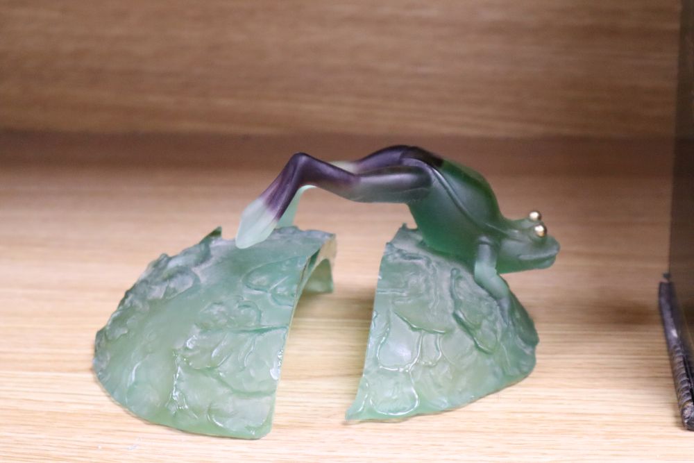 A Daum? frog casket, overall height 20cm (a.f.)